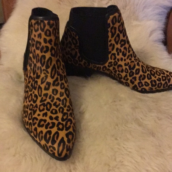 Donald J. Pliner Shoes - NEW Donald J Pliner- Chelsea Boot